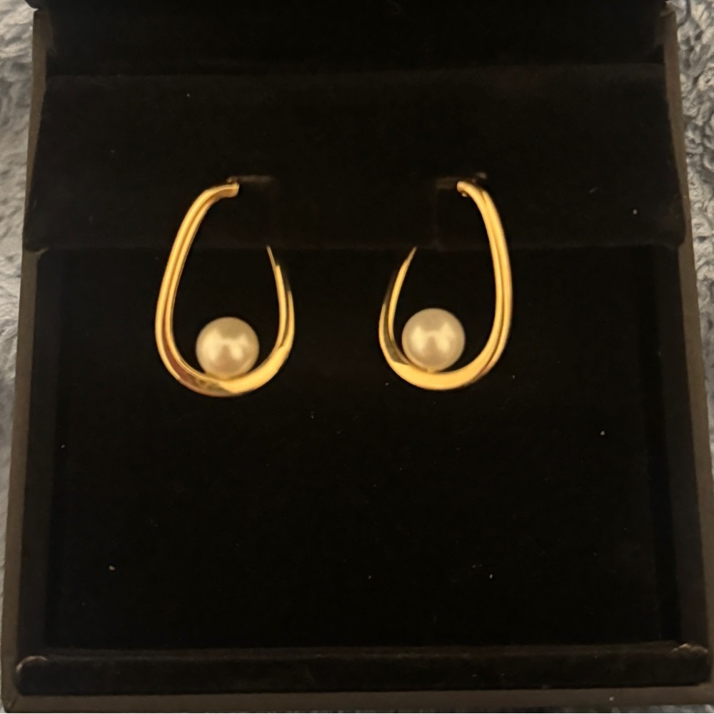 14k Gold Pearl Hoop Earrings